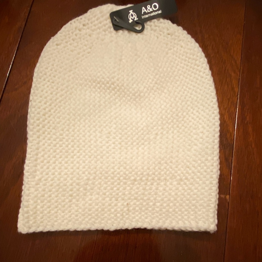 White Knit Beanie with Soft Material and Textured Pattern